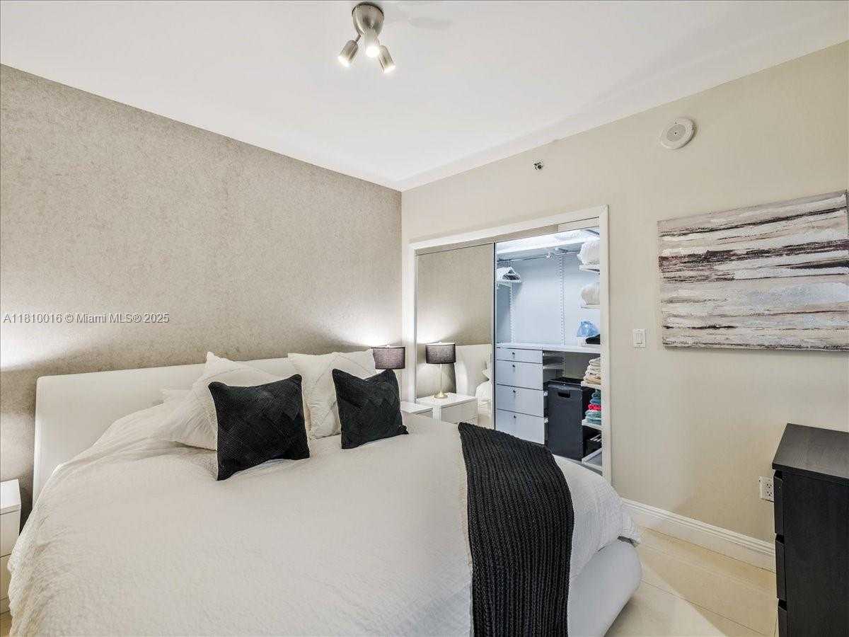 Small Image of 1830 SOUTH OCEAN DR #5009, Hallandale Beach Number 30