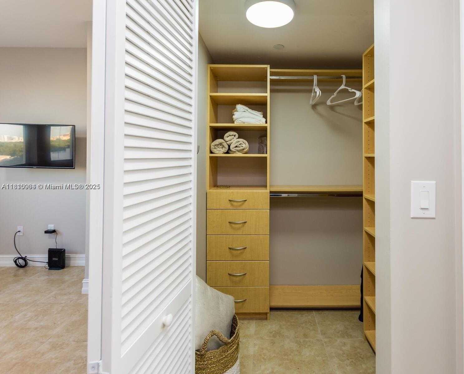 Small Image of 4100 SALZEDO ST #618, Coral Gables Number 18