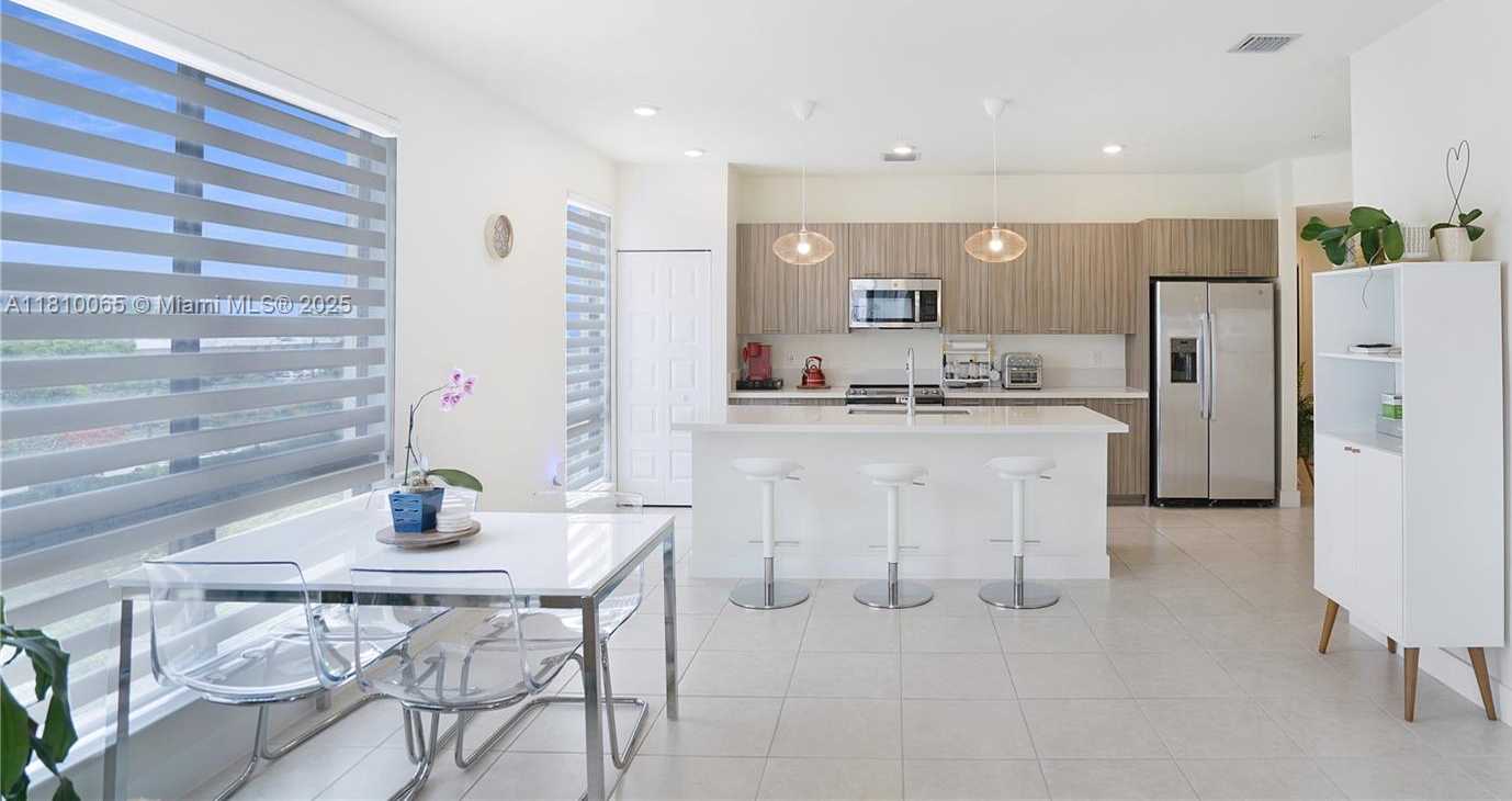 Small Image of 8301 NORTH WEST 41ST ST #B-404, Doral Number 5