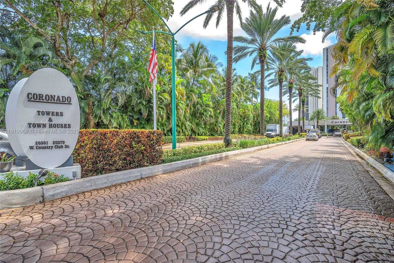 Small Image of 20351 WEST COUNTRY CLUB DR #TH17, Aventura Number 2
