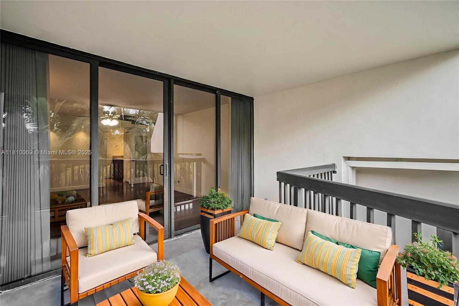 Small Image of 20351 WEST COUNTRY CLUB DR #TH17, Aventura Number 20