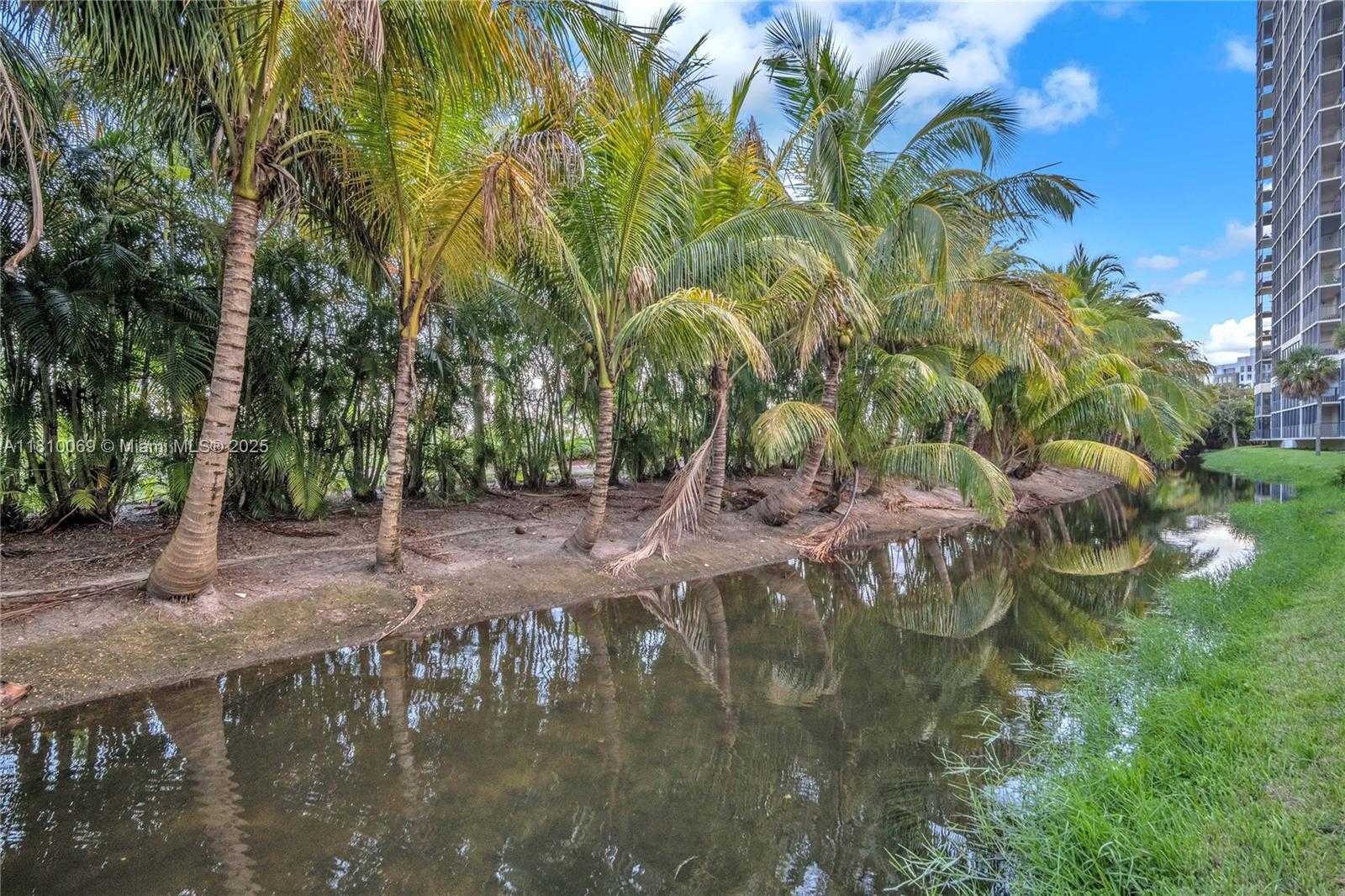 Small Image of 20351 WEST COUNTRY CLUB DR #TH17, Aventura Number 32
