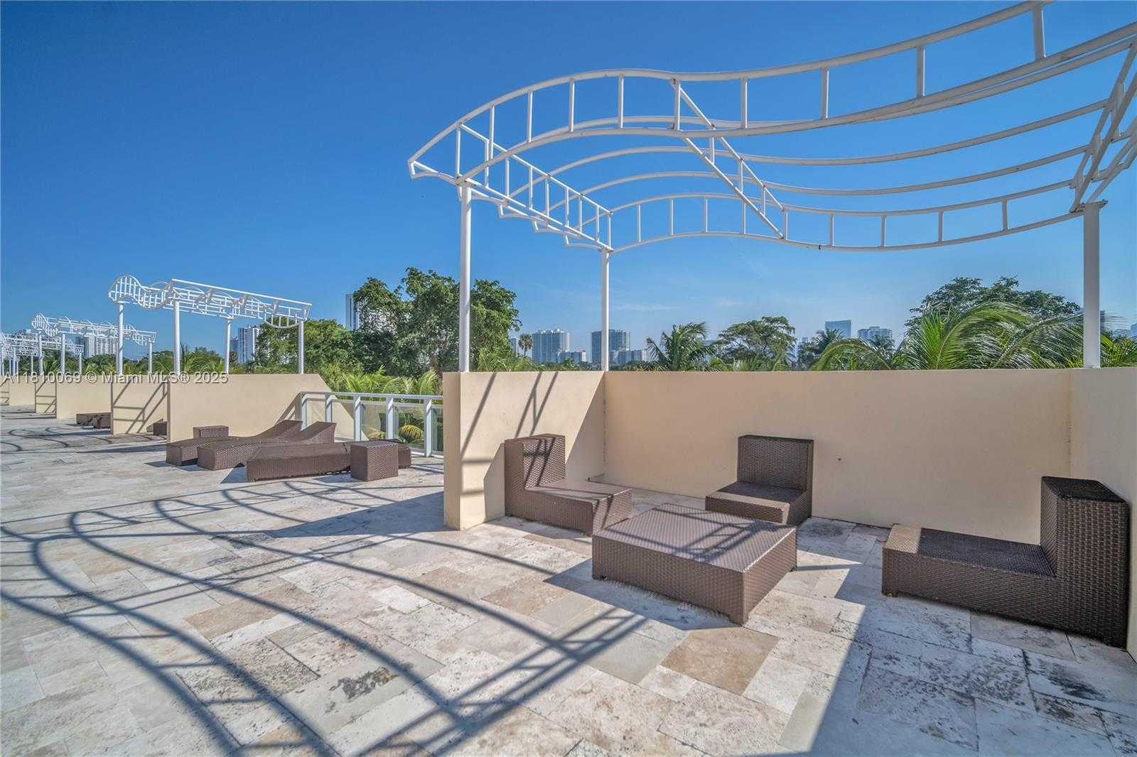 Small Image of 20351 WEST COUNTRY CLUB DR #TH17, Aventura Number 35