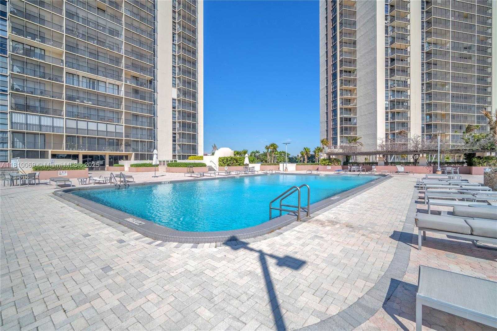 Small Image of 20351 WEST COUNTRY CLUB DR #TH17, Aventura Number 36