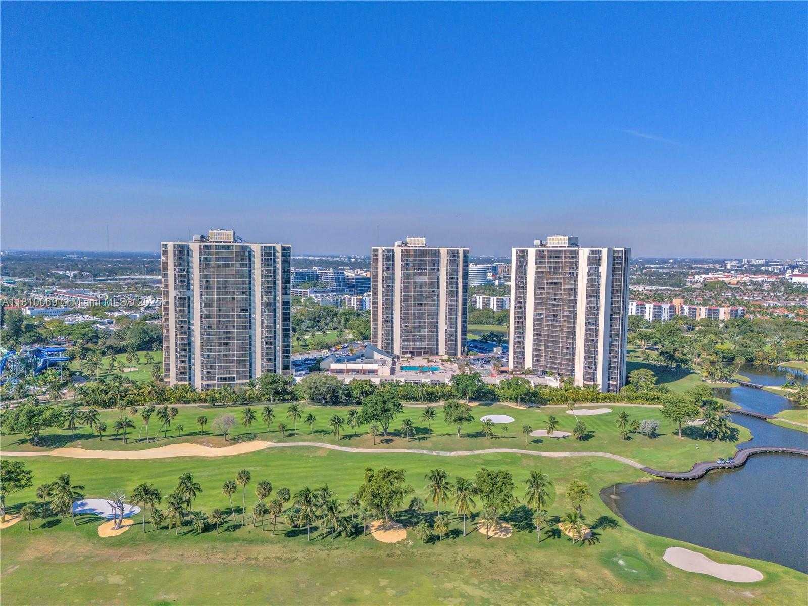 Small Image of 20351 WEST COUNTRY CLUB DR #TH17, Aventura Number 53