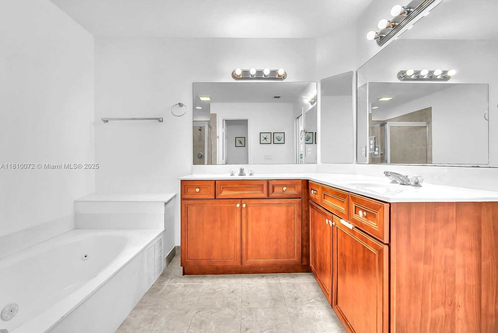 Small Image of 9741 DARLINGTON PL, Cooper City Number 24