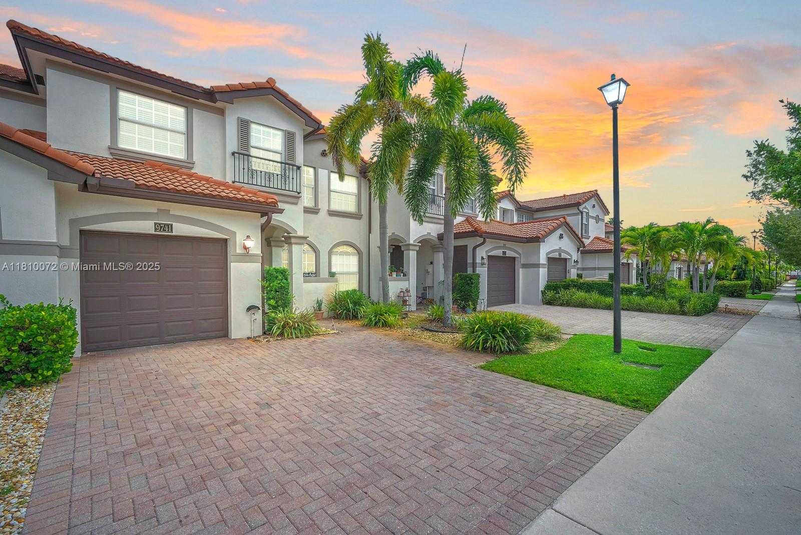 Small Image of 9741 DARLINGTON PL, Cooper City Number 3