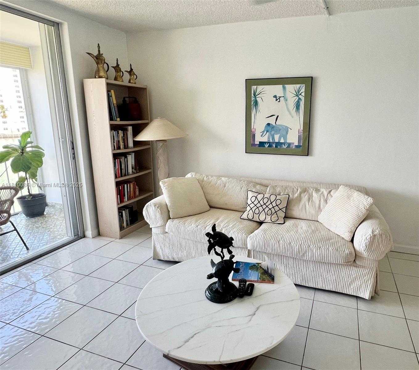 Small Image of 2999 POINT EAST DR #C-409, Aventura Number 4