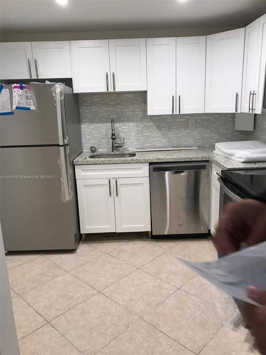 Small Image of 200 178TH DR #505, Sunny Isles Beach Number 3