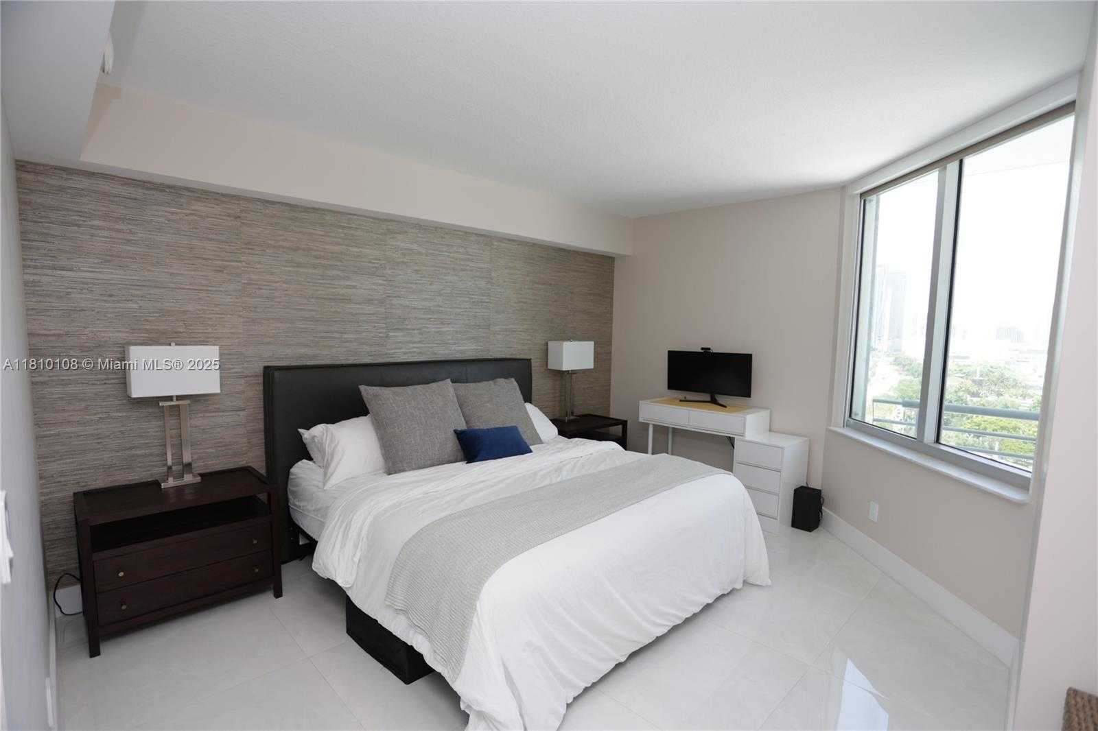 Small Image of 325 SOUTH BISCAYNE BLVD #1822, Miami Number 16