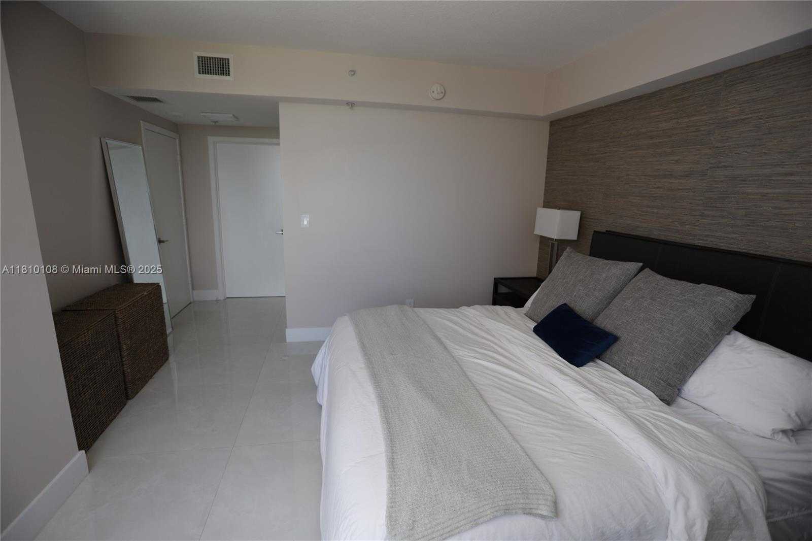 Small Image of 325 SOUTH BISCAYNE BLVD #1822, Miami Number 17