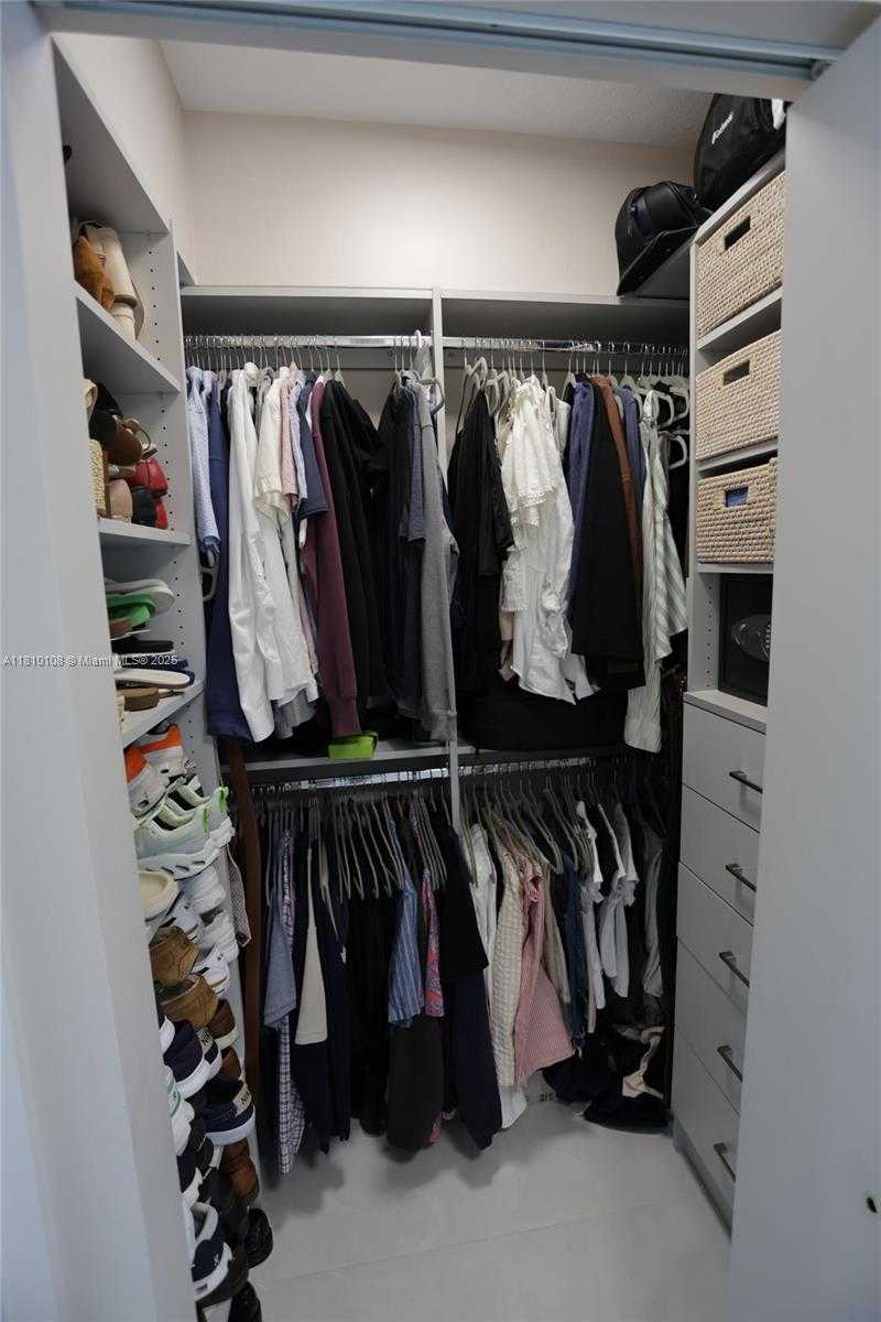 Small Image of 325 SOUTH BISCAYNE BLVD #1822, Miami Number 19