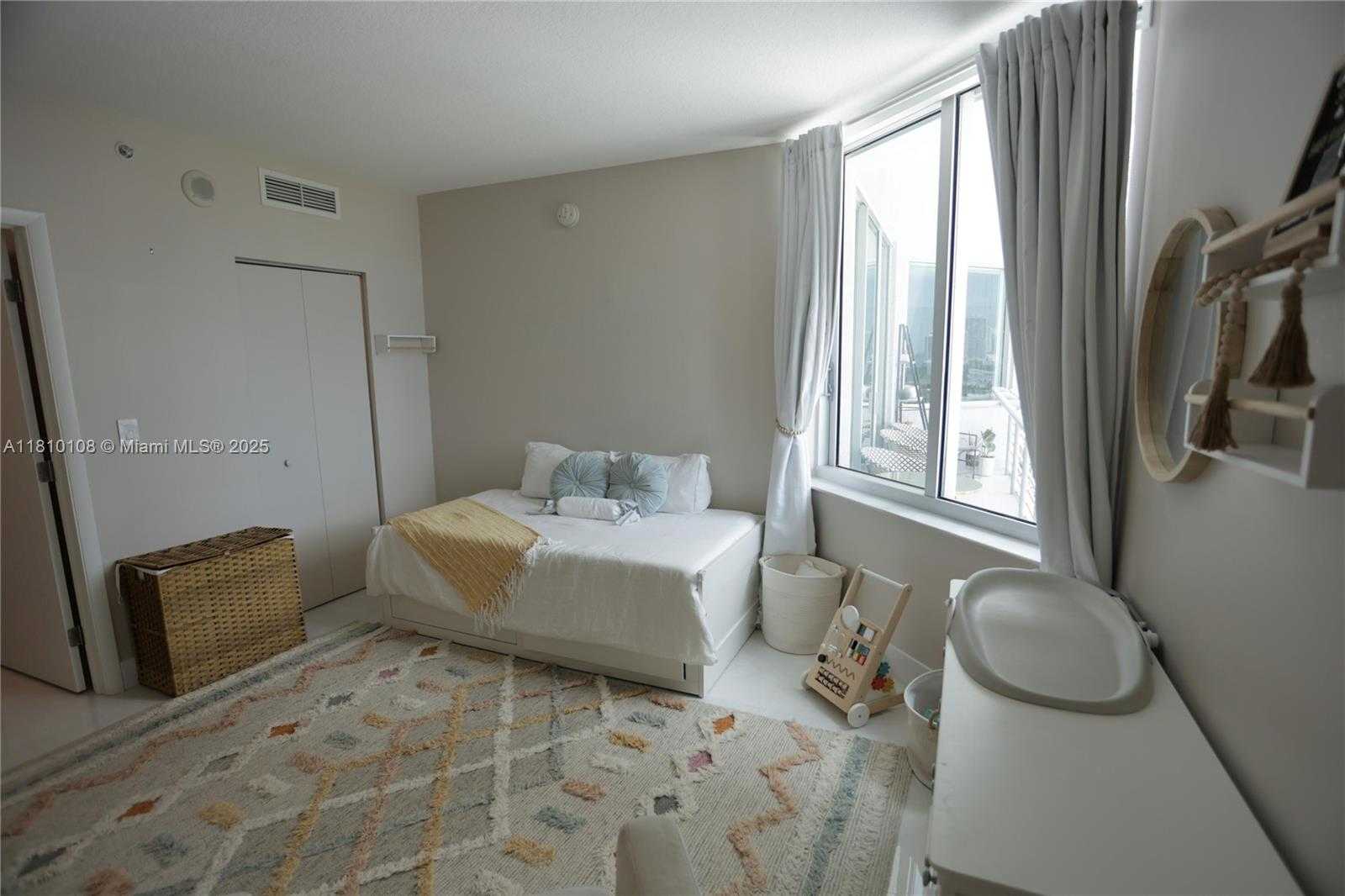 Small Image of 325 SOUTH BISCAYNE BLVD #1822, Miami Number 21