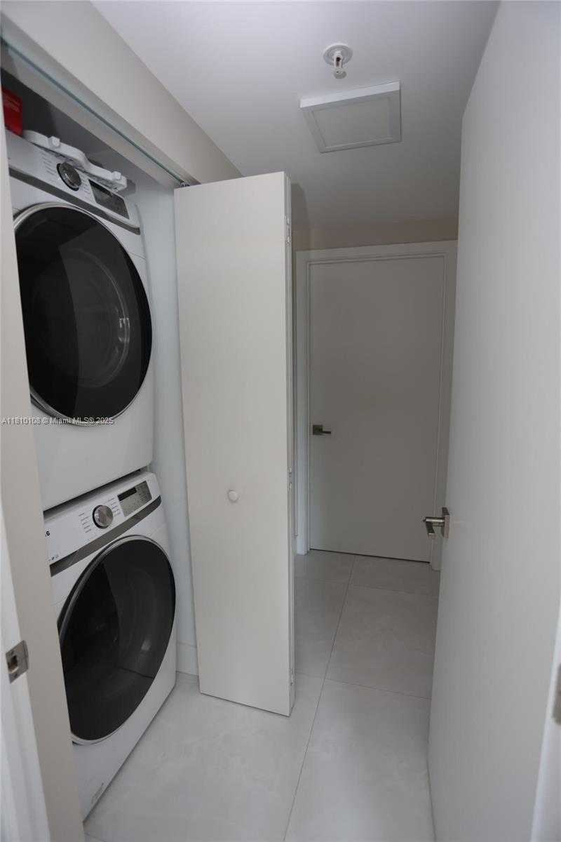 Small Image of 325 SOUTH BISCAYNE BLVD #1822, Miami Number 23
