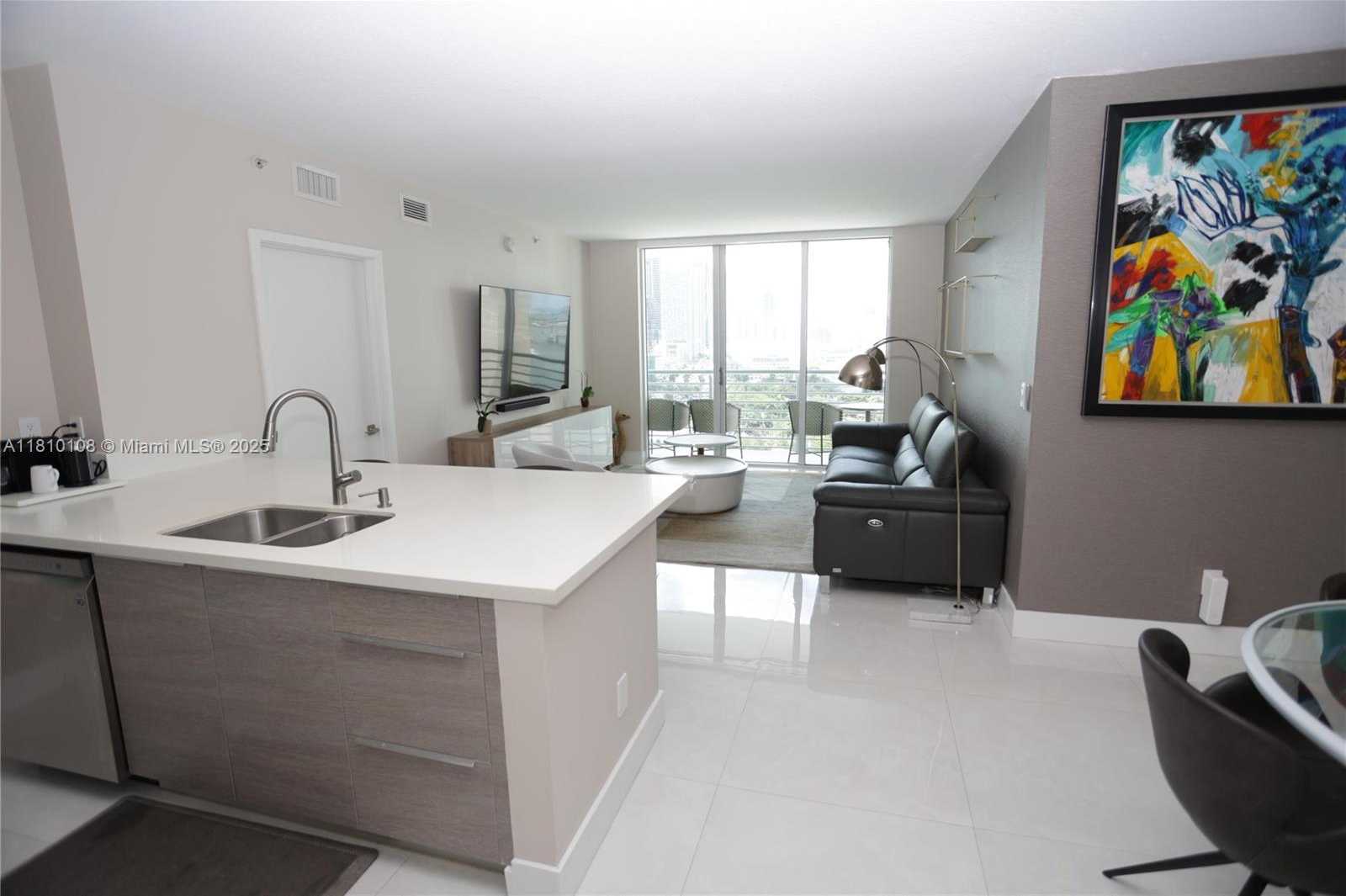 Small Image of 325 SOUTH BISCAYNE BLVD #1822, Miami Number 3
