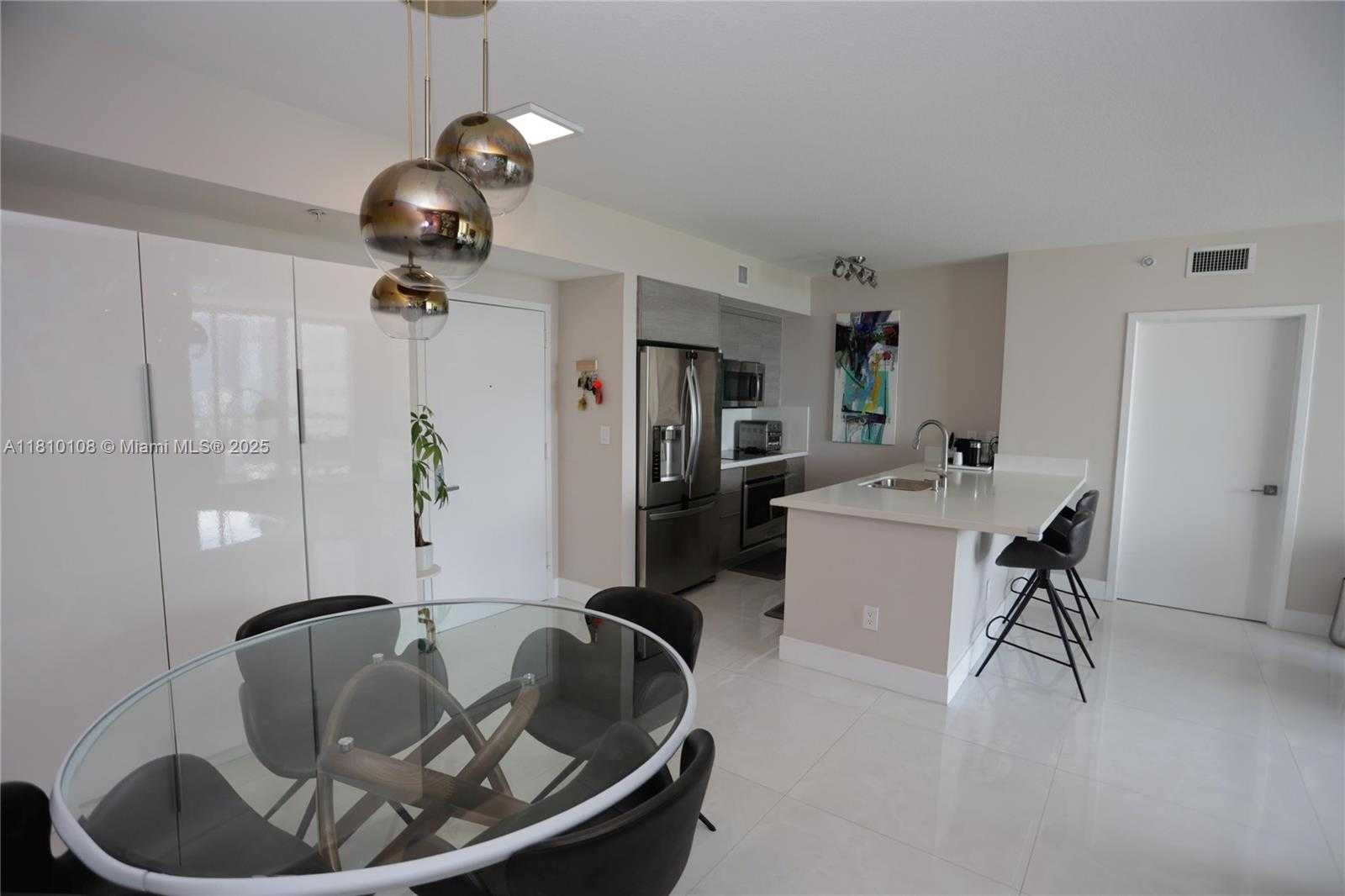 Small Image of 325 SOUTH BISCAYNE BLVD #1822, Miami Number 5