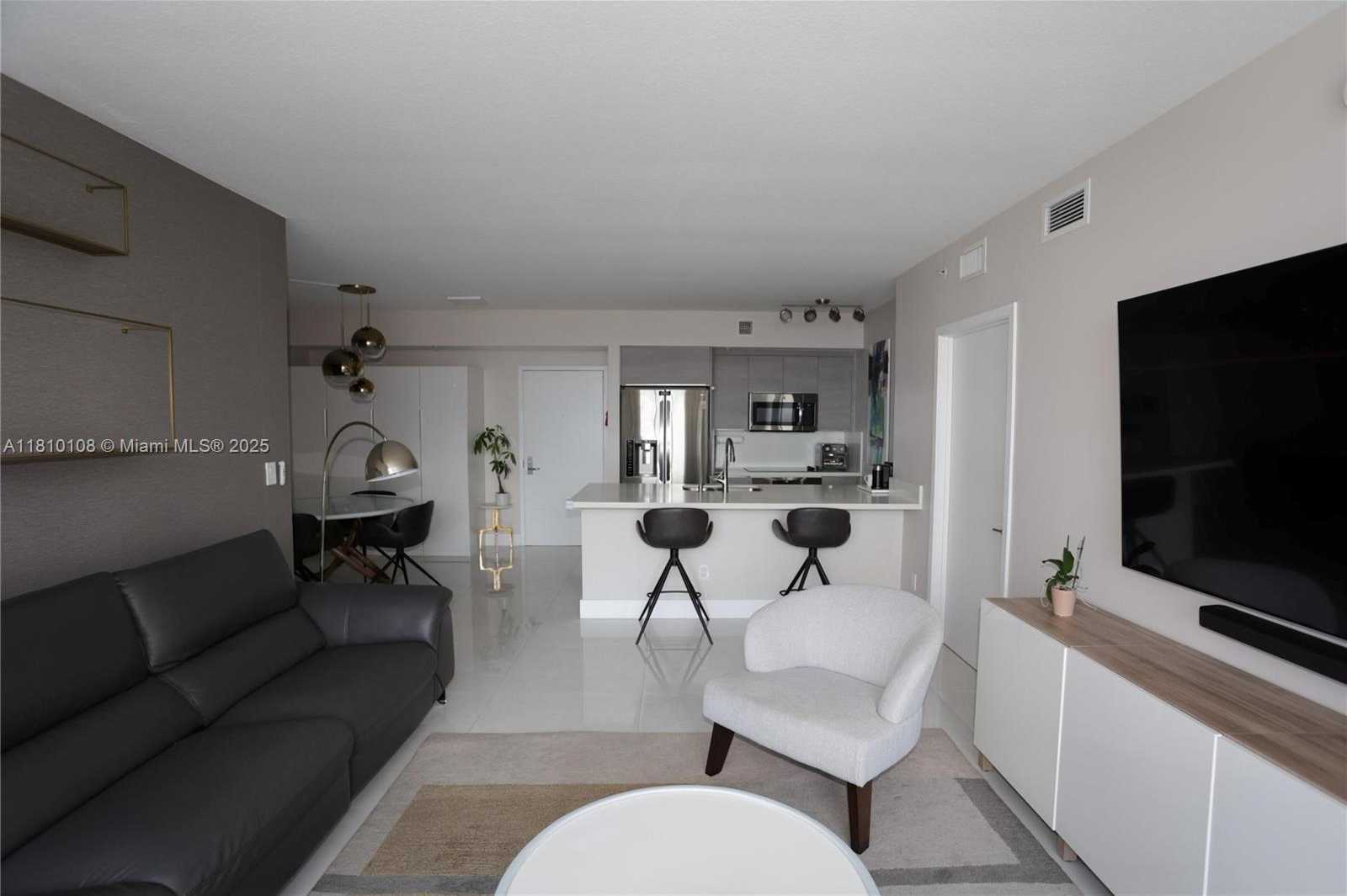 Small Image of 325 SOUTH BISCAYNE BLVD #1822, Miami Number 8