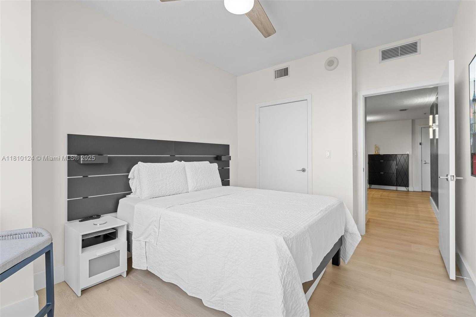 Small Image of 550 OKEECHOBEE BLVD #502, West Palm Beach Number 7