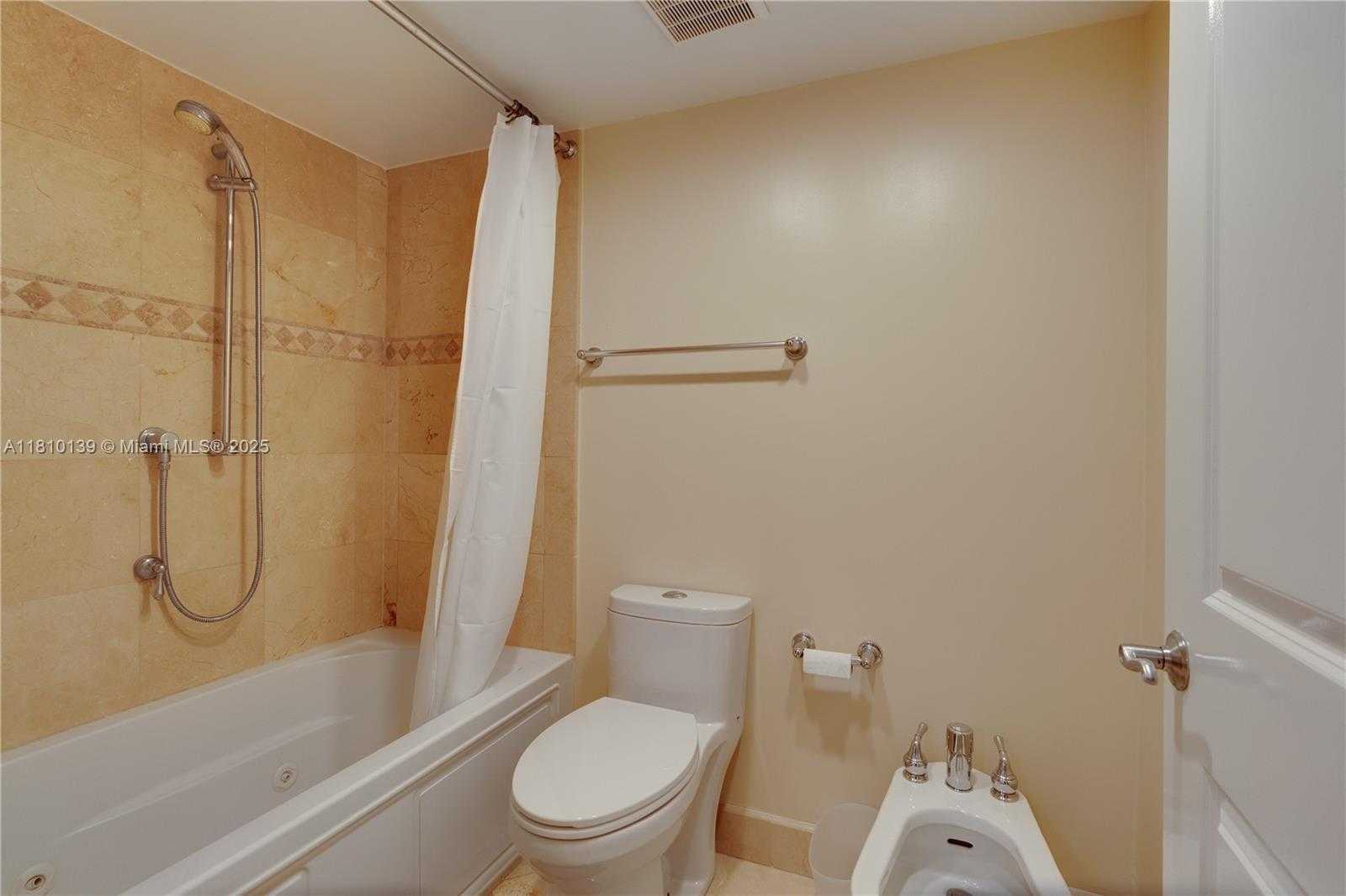 Small Image of 1623 COLLINS AVE #509, Miami Beach Number 18