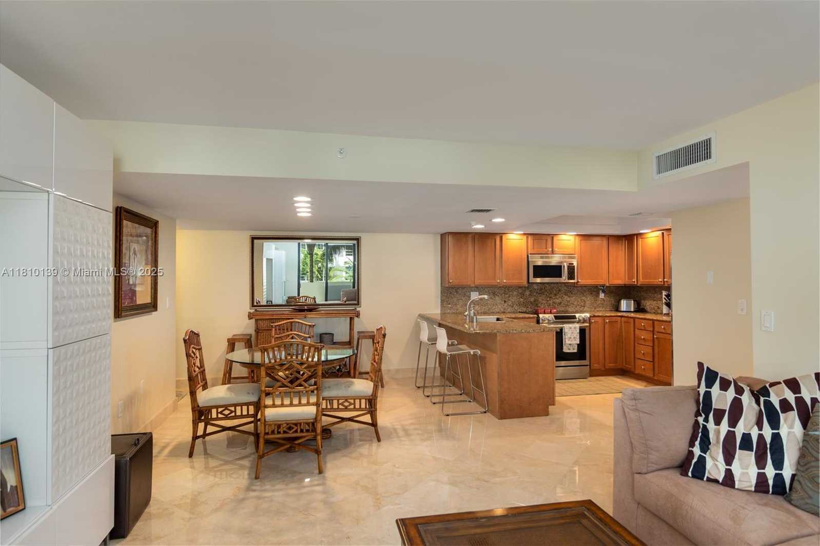 Small Image of 1623 COLLINS AVE #509, Miami Beach Number 5