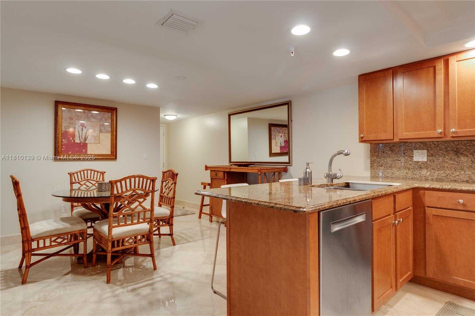 Small Image of 1623 COLLINS AVE #509, Miami Beach Number 7