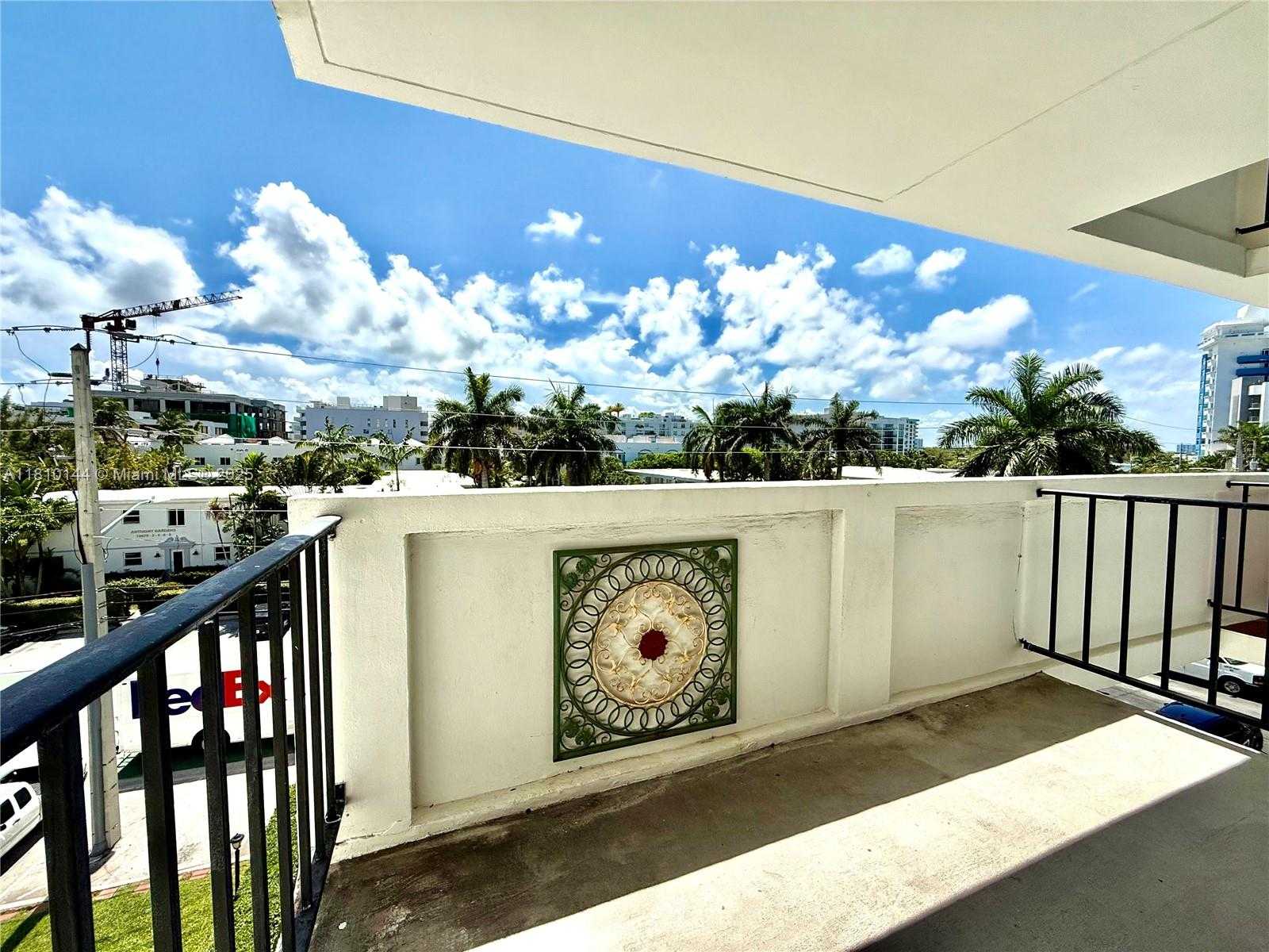 Small Image of 10101 EAST BAY HARBOR DR #401, Bay Harbor Islands Number 19