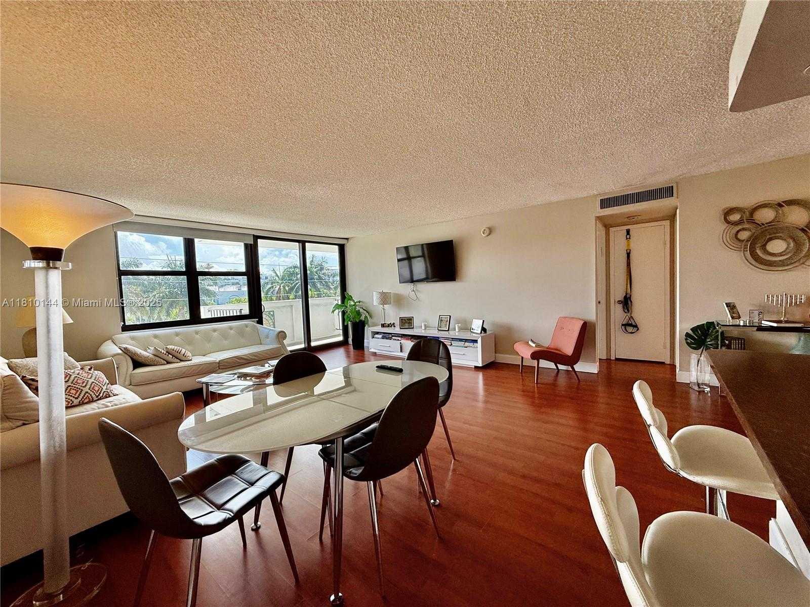 Small Image of 10101 EAST BAY HARBOR DR #401, Bay Harbor Islands Number 22