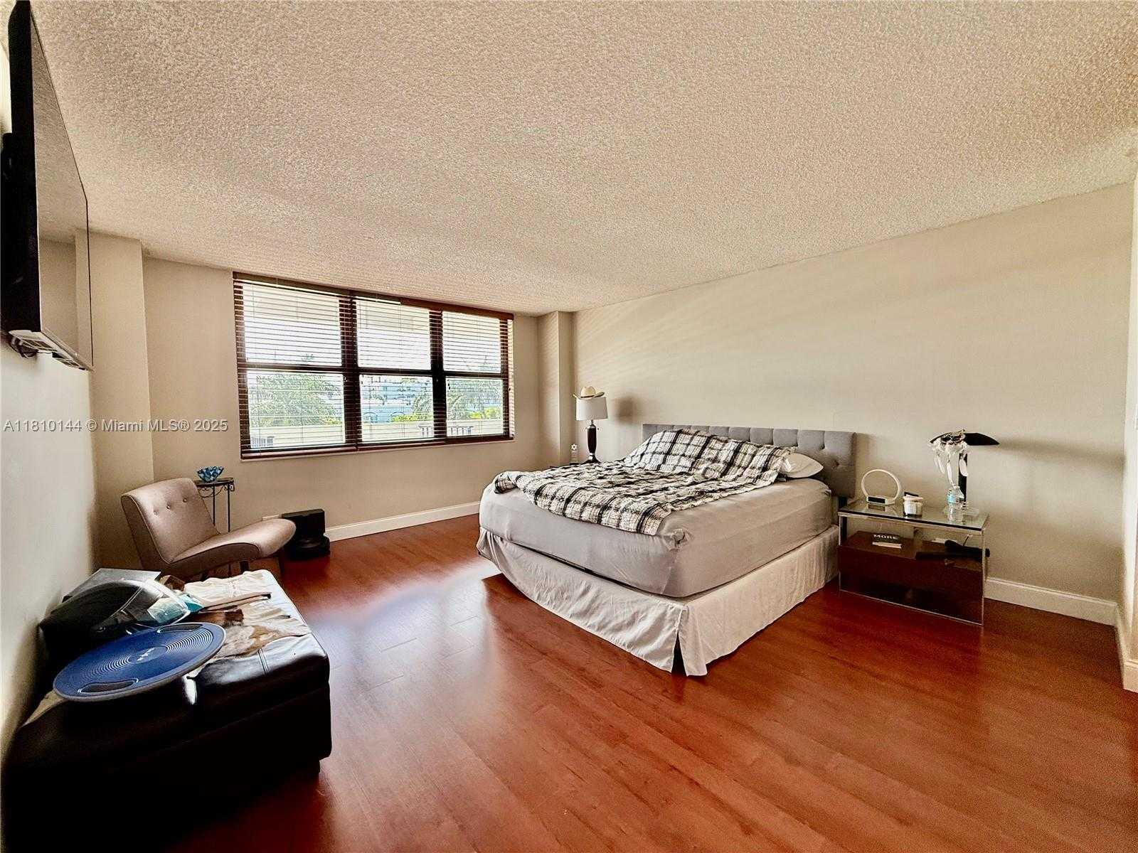 Small Image of 10101 EAST BAY HARBOR DR #401, Bay Harbor Islands Number 30