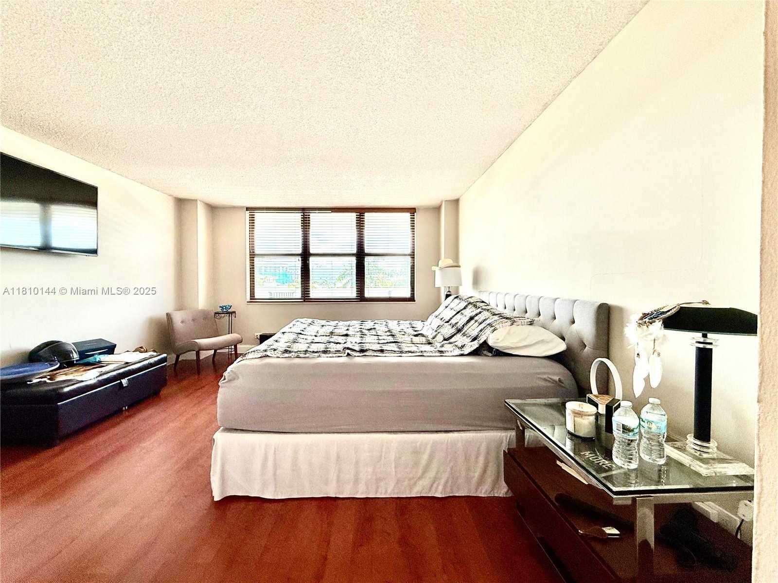 Small Image of 10101 EAST BAY HARBOR DR #401, Bay Harbor Islands Number 31