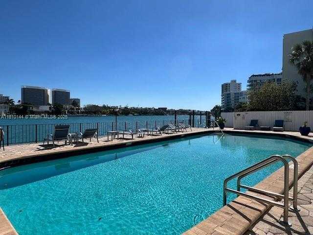Small Image of 10101 EAST BAY HARBOR DR #401, Bay Harbor Islands Number 6