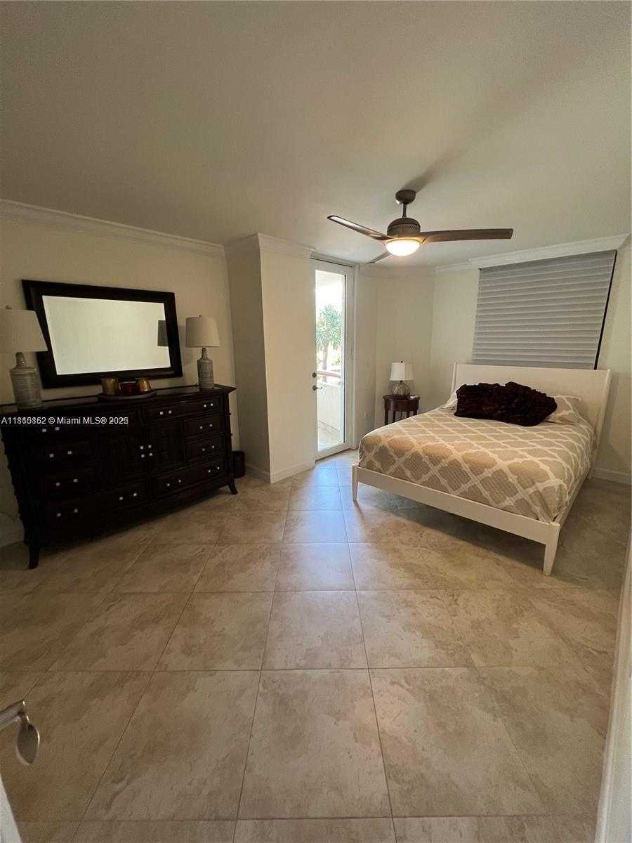 Small Image of 15645 Collins Ave, Sunny Isles Beach, FL 33160, USA Number 12