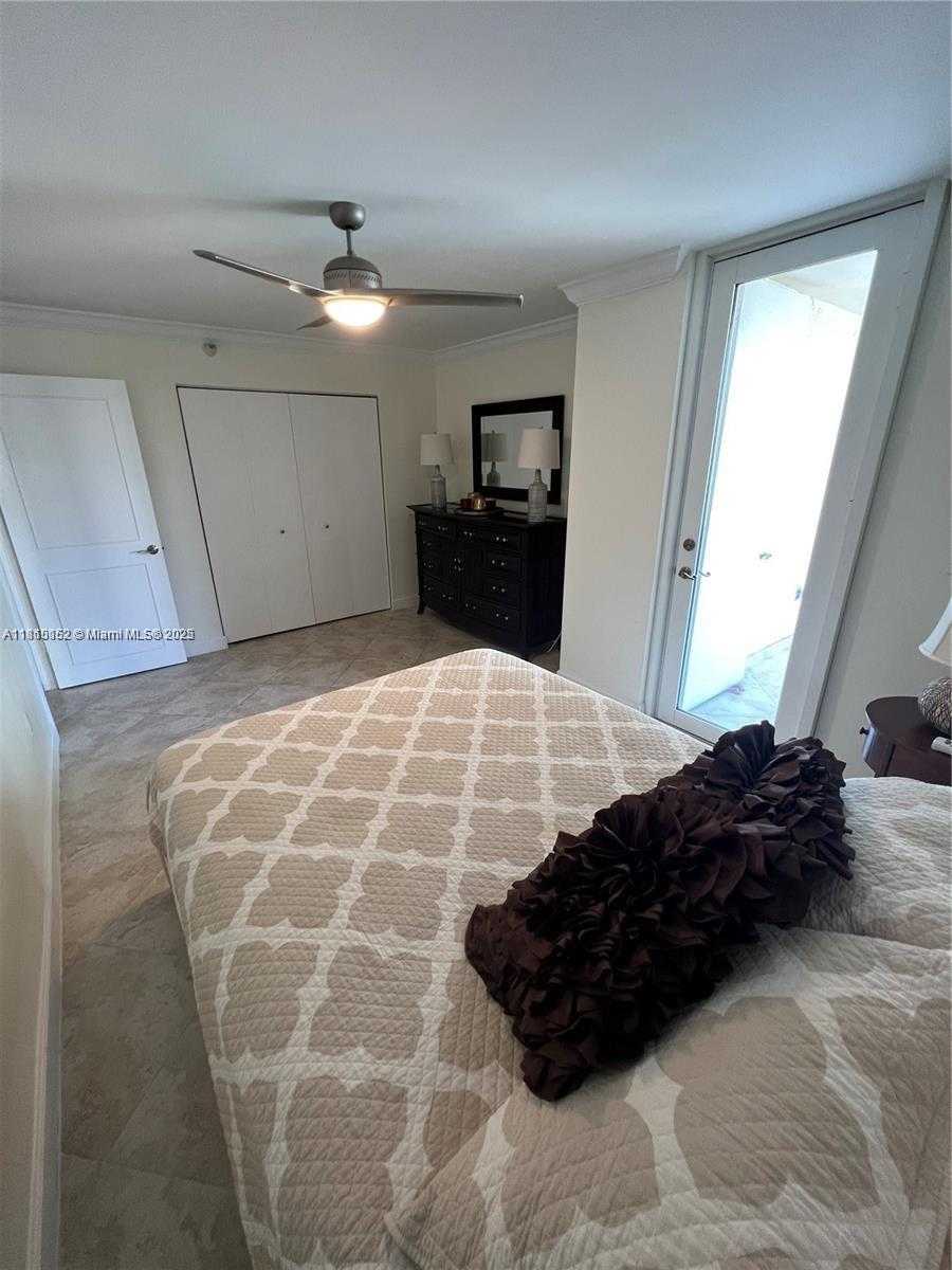 Small Image of 15645 Collins Ave, Sunny Isles Beach, FL 33160, USA Number 13