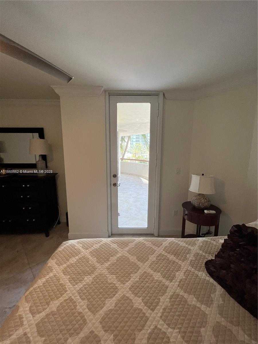 Small Image of 15645 Collins Ave, Sunny Isles Beach, FL 33160, USA Number 14