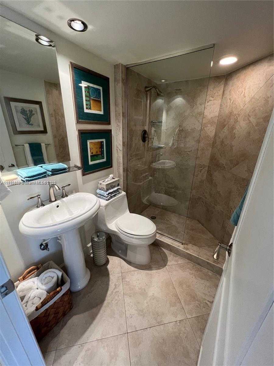 Small Image of 15645 Collins Ave, Sunny Isles Beach, FL 33160, USA Number 15