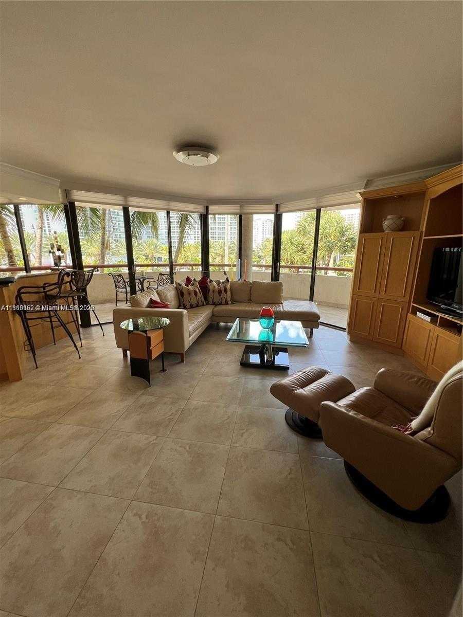 Small Image of 15645 Collins Ave, Sunny Isles Beach, FL 33160, USA Number 2