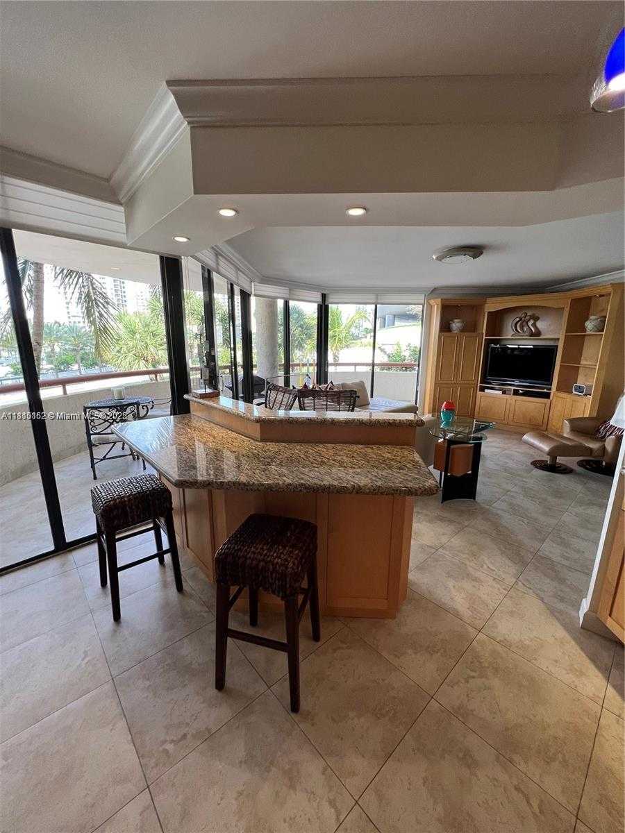 Small Image of 15645 Collins Ave, Sunny Isles Beach, FL 33160, USA Number 4
