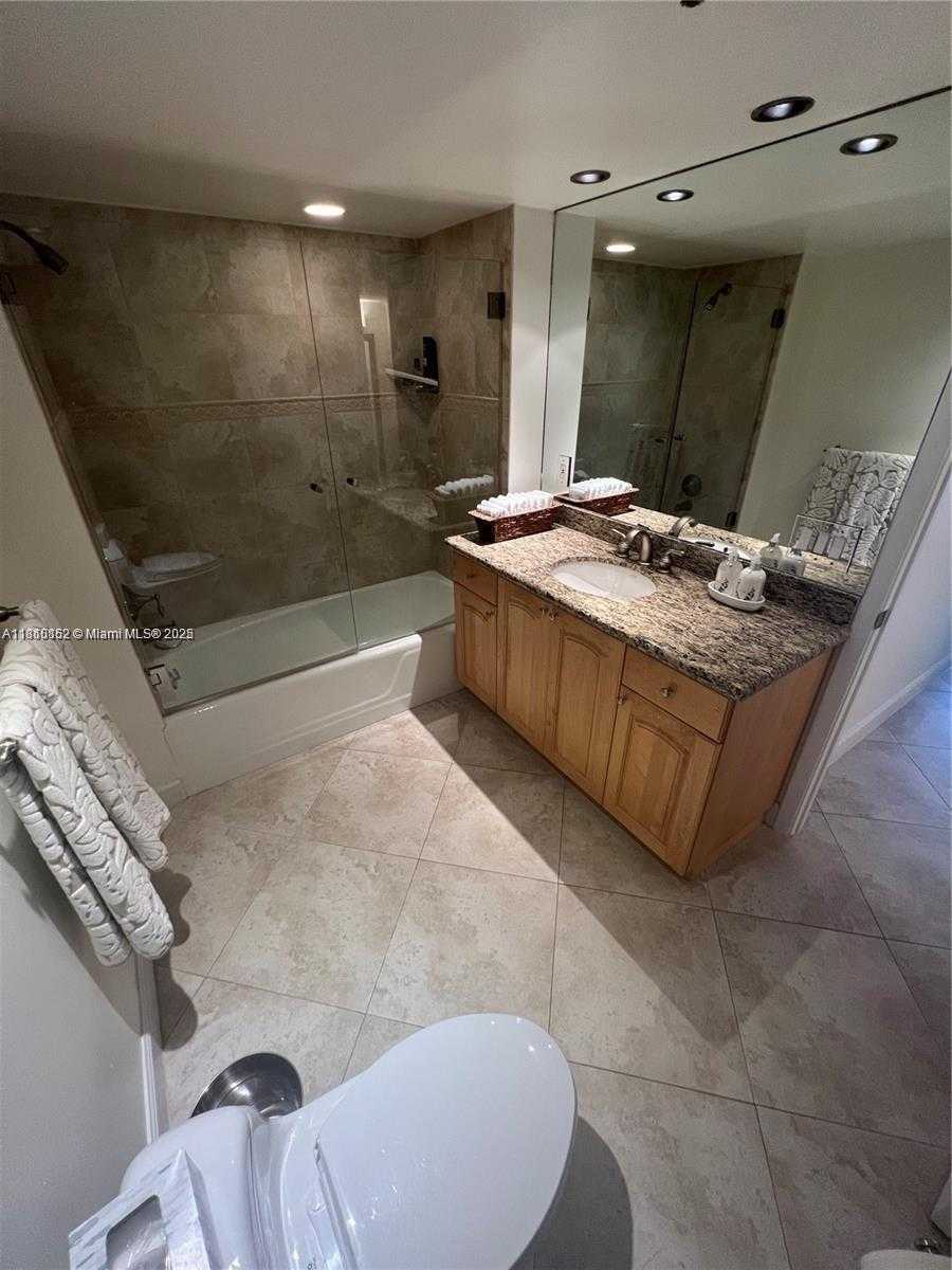 Small Image of 15645 Collins Ave, Sunny Isles Beach, FL 33160, USA Number 8