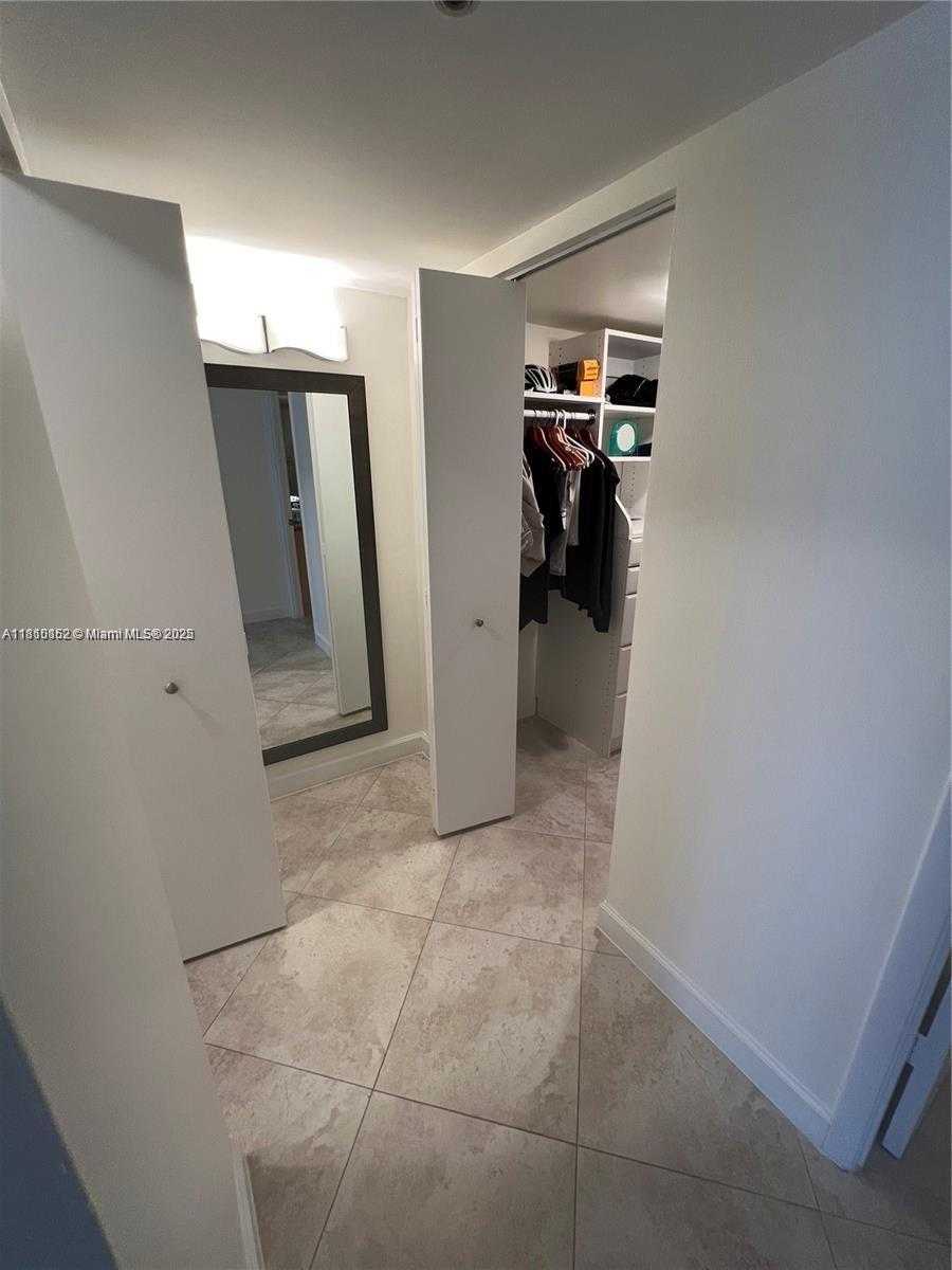 Small Image of 15645 Collins Ave, Sunny Isles Beach, FL 33160, USA Number 9