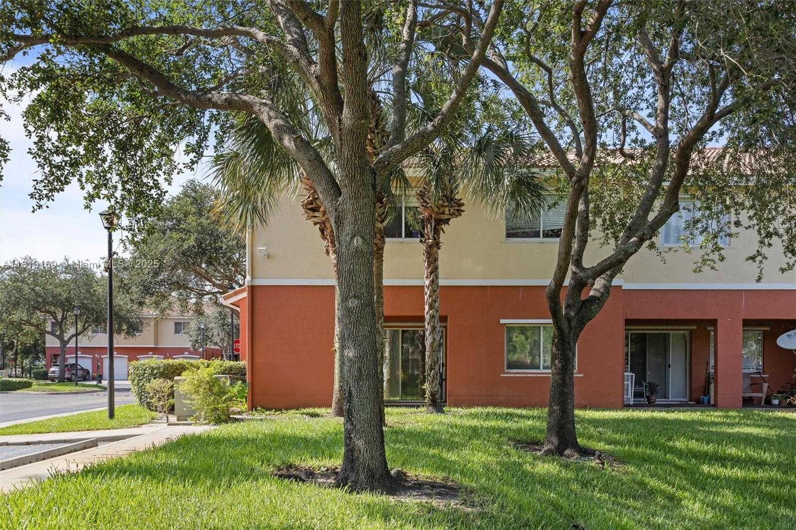 Small Image of 3340 PALOMINO DR #214-2, Davie Number 16