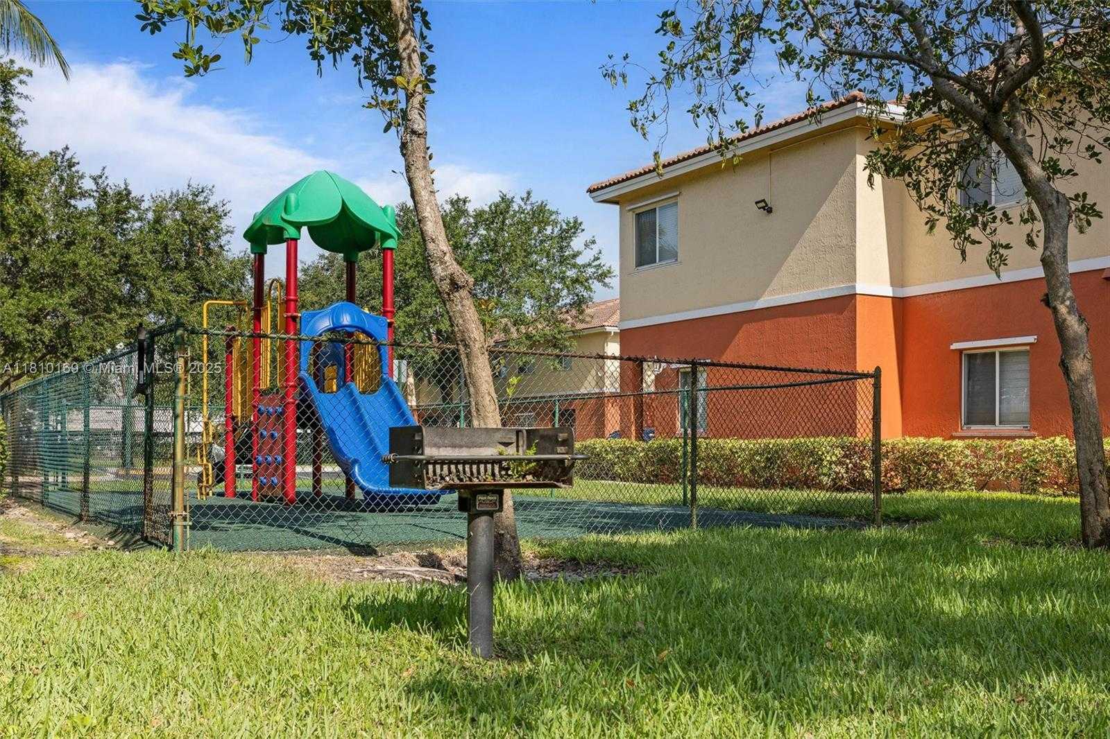 Small Image of 3340 PALOMINO DR #214-2, Davie Number 20