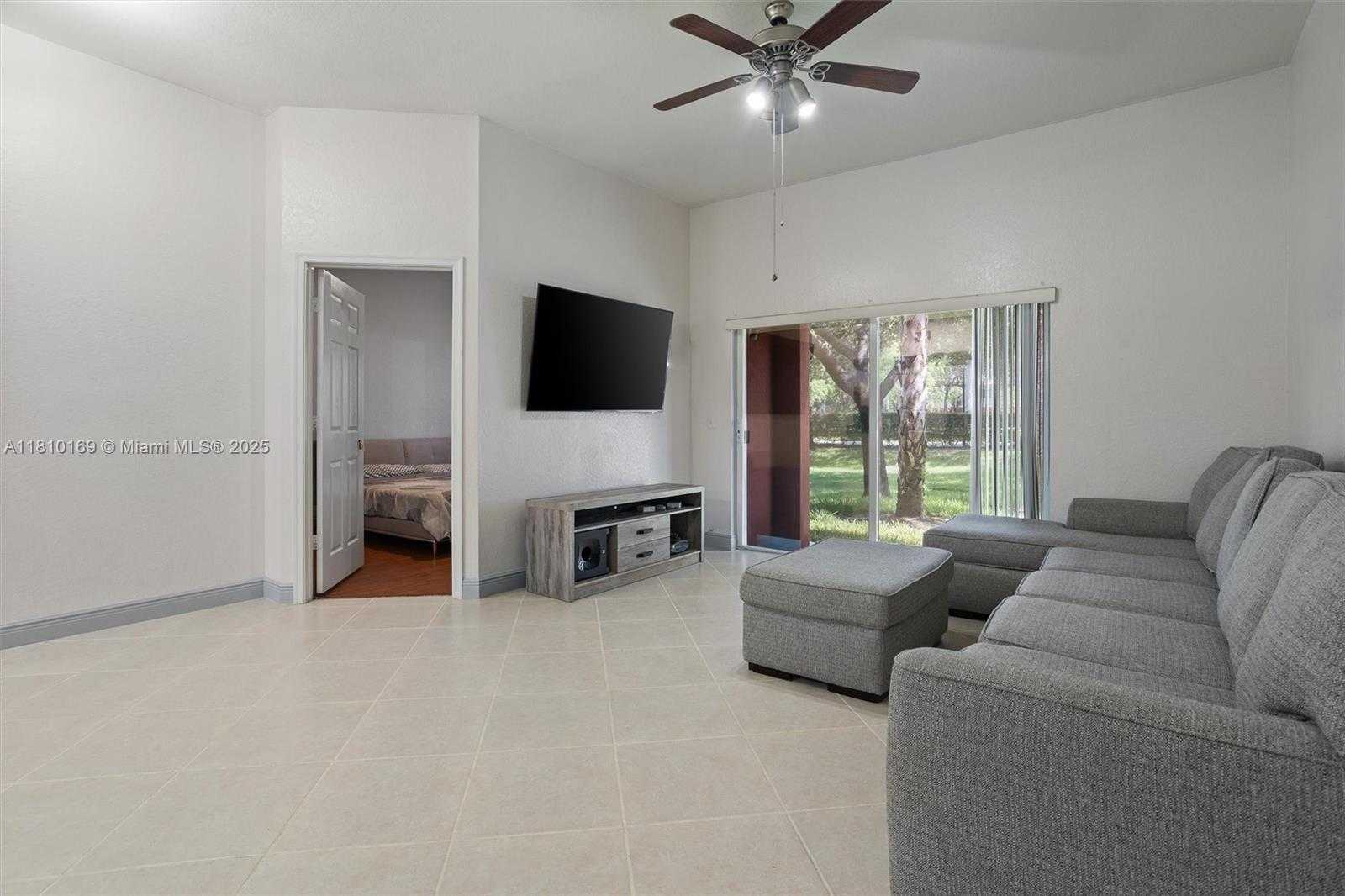 Small Image of 3340 PALOMINO DR #214-2, Davie Number 4