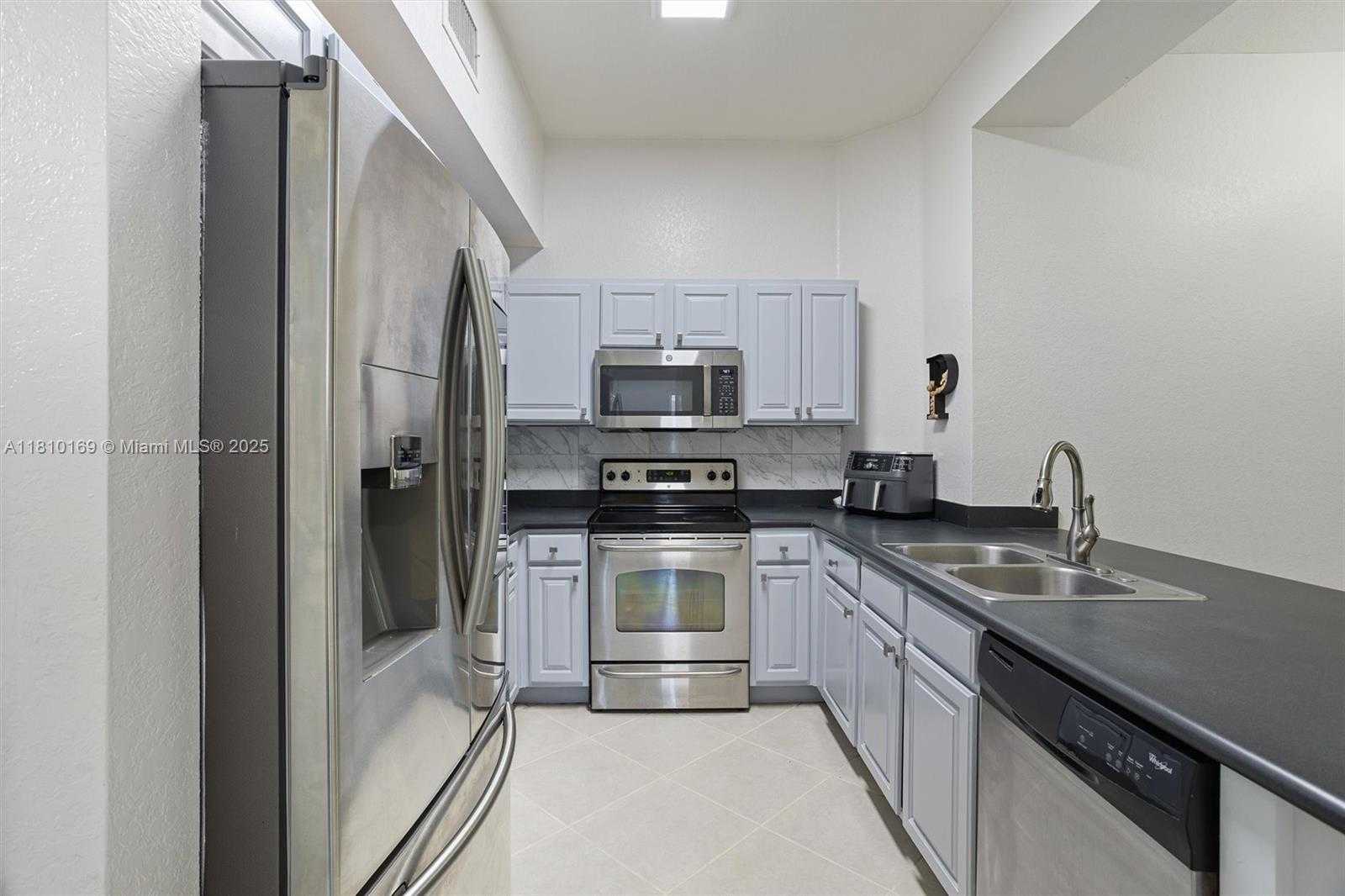 Small Image of 3340 PALOMINO DR #214-2, Davie Number 7