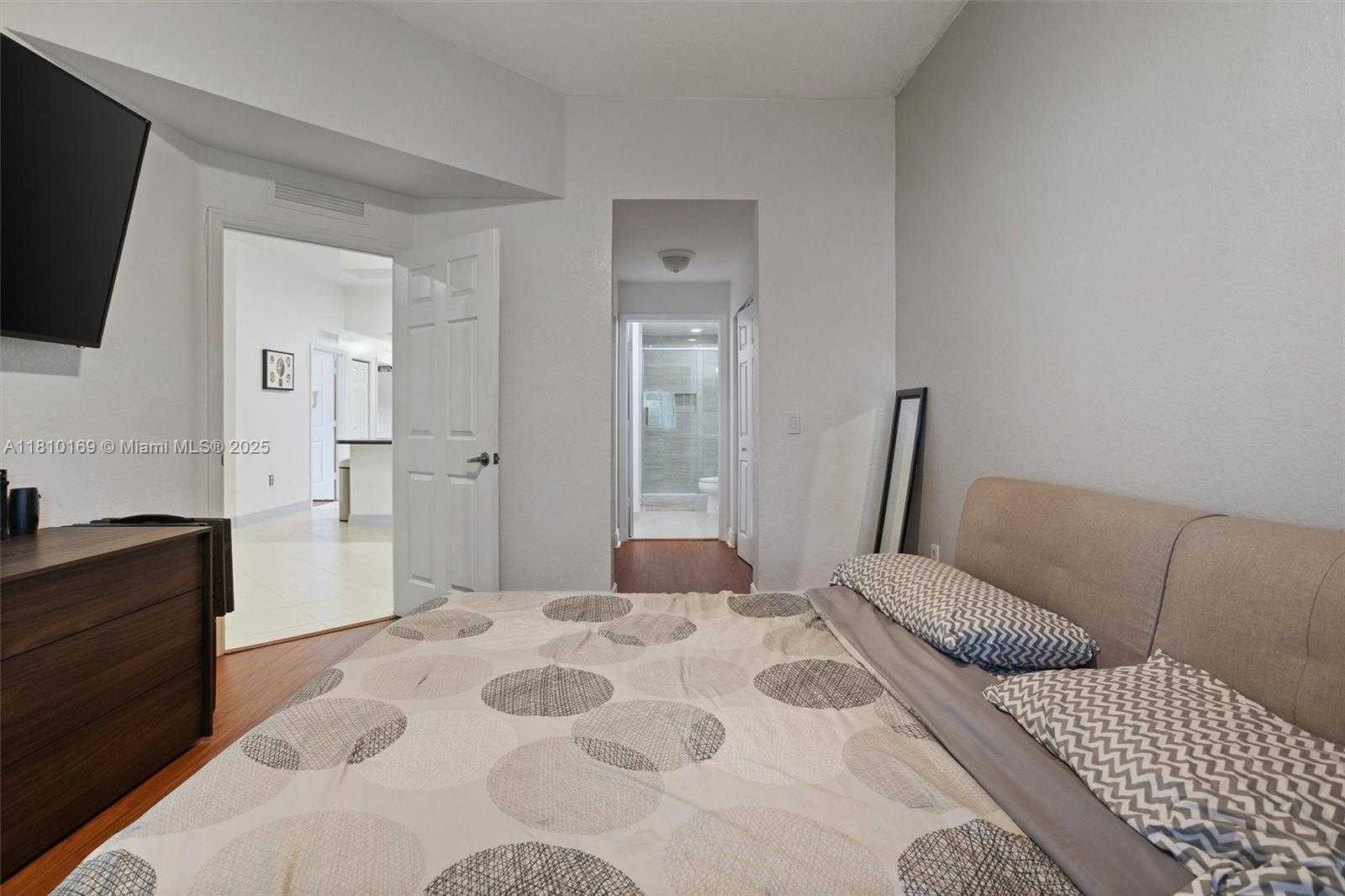 Small Image of 3340 PALOMINO DR #214-2, Davie Number 8