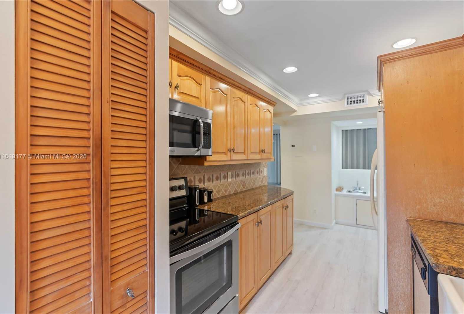 Small Image of 760 EAST COCO PLUM CIR, Plantation Number 10