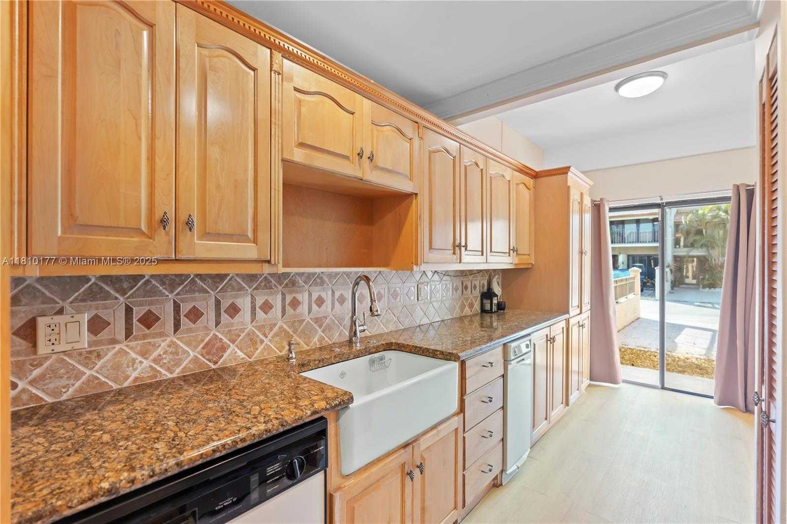 Small Image of 760 EAST COCO PLUM CIR, Plantation Number 11