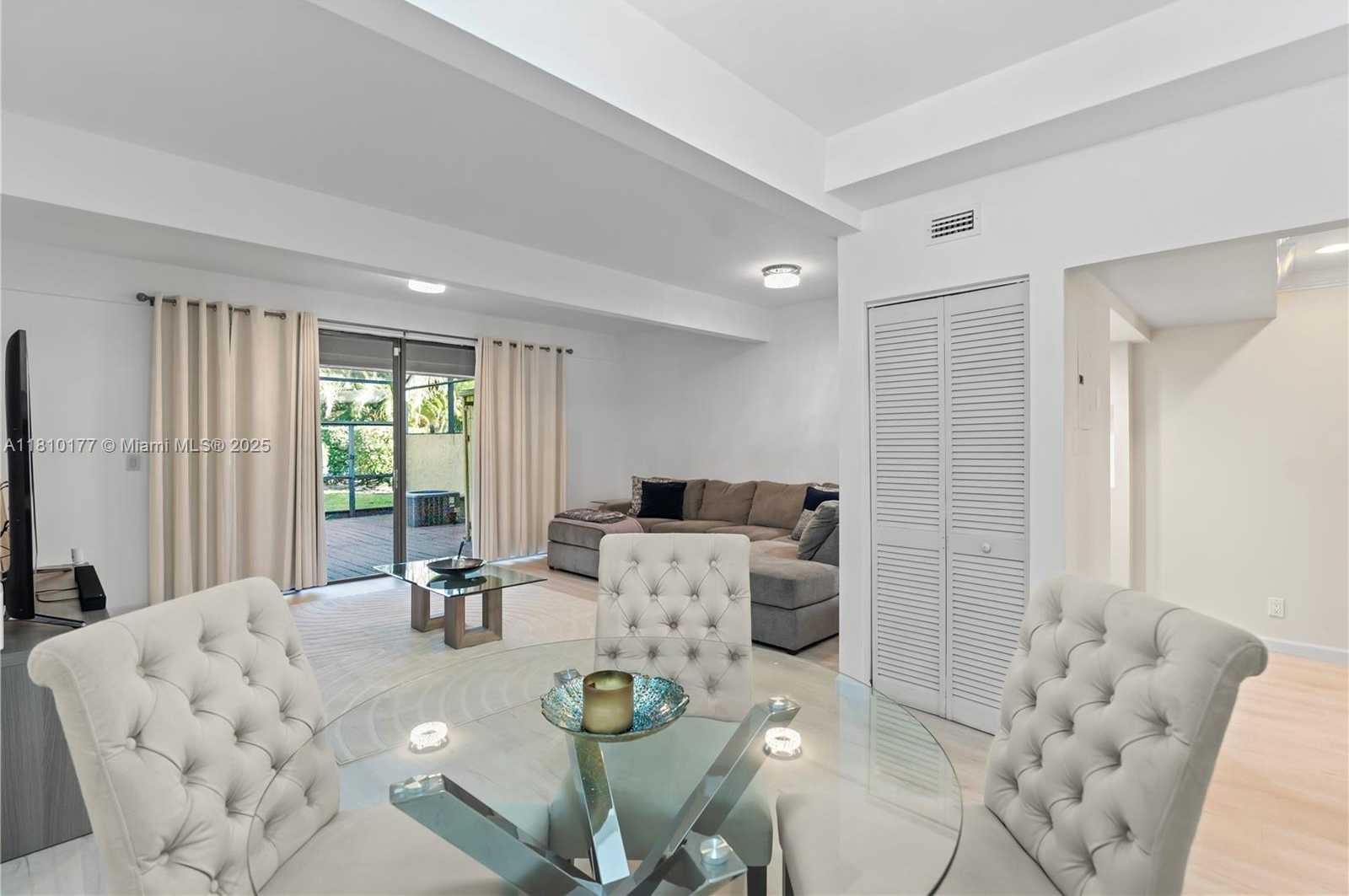 Small Image of 760 EAST COCO PLUM CIR, Plantation Number 14