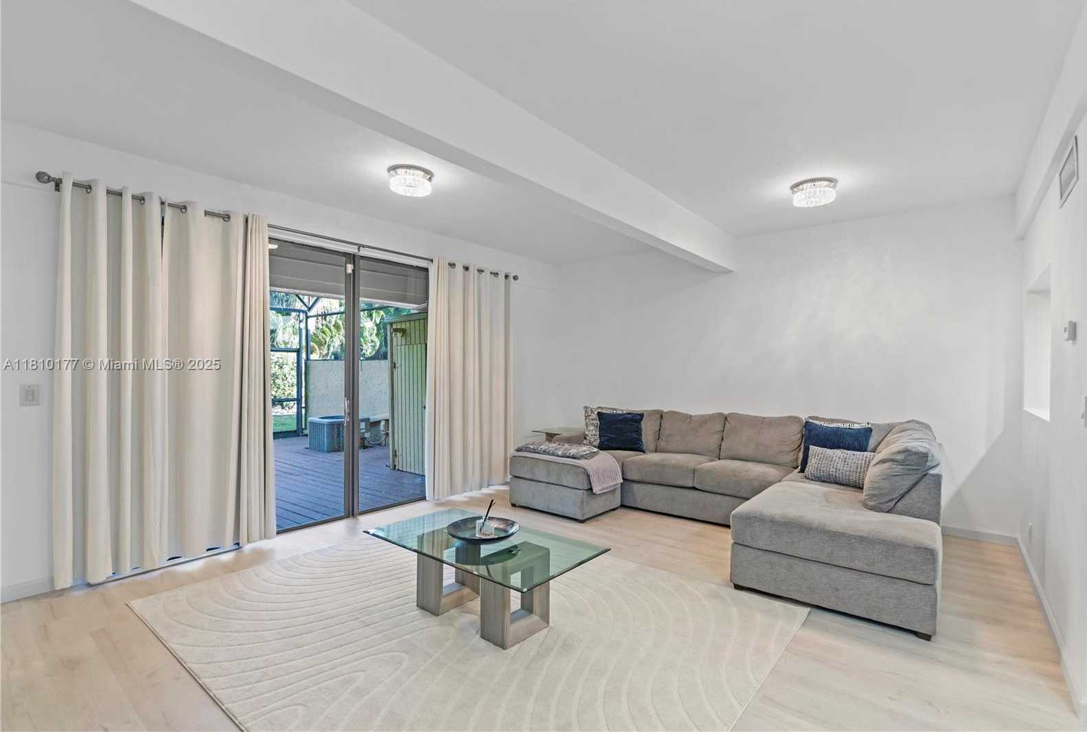 Small Image of 760 EAST COCO PLUM CIR, Plantation Number 15