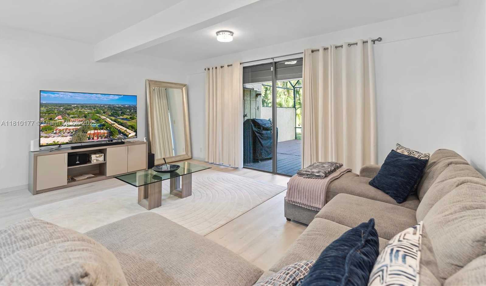 Small Image of 760 EAST COCO PLUM CIR, Plantation Number 18