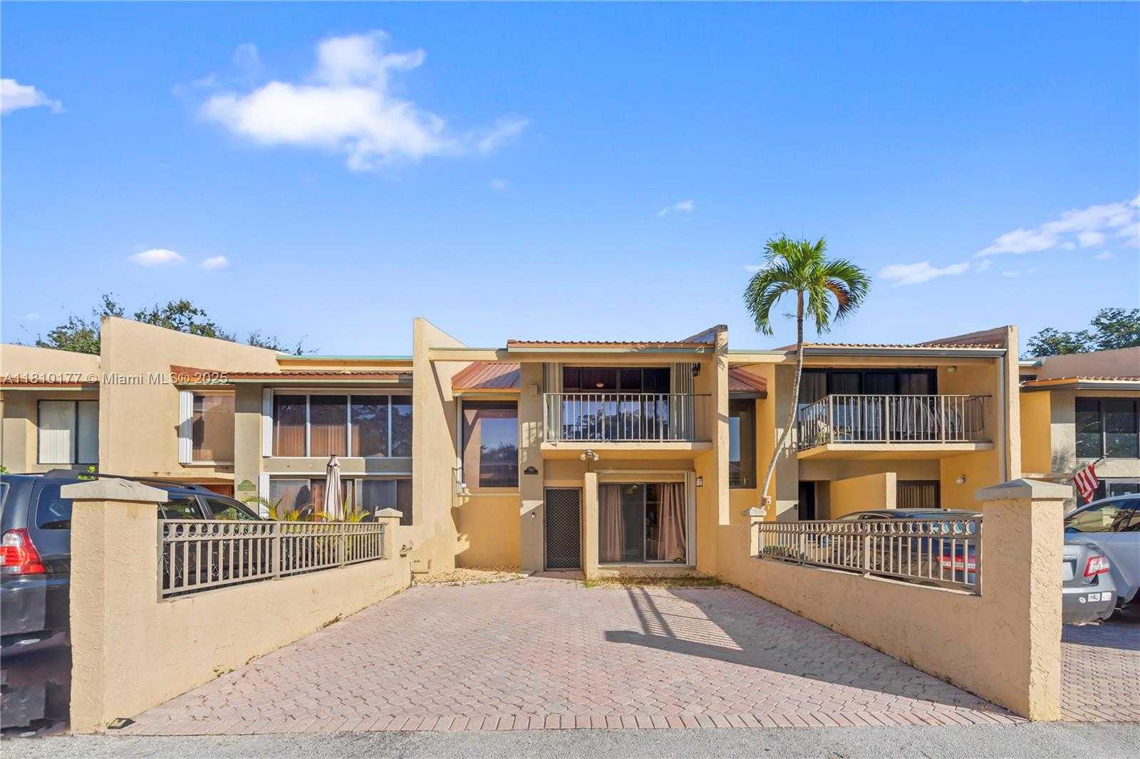 Small Image of 760 EAST COCO PLUM CIR, Plantation Number 2