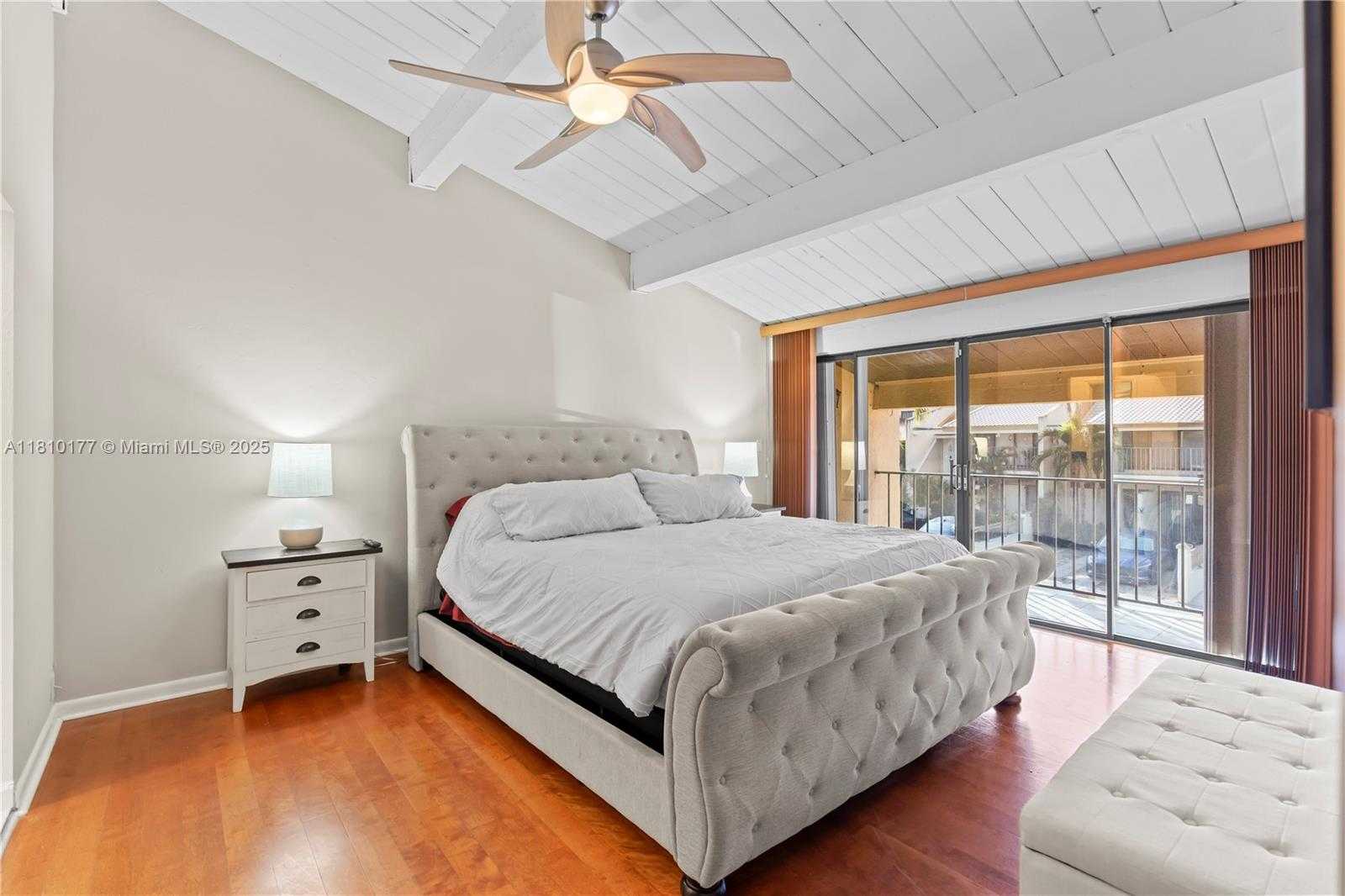 Small Image of 760 EAST COCO PLUM CIR, Plantation Number 24